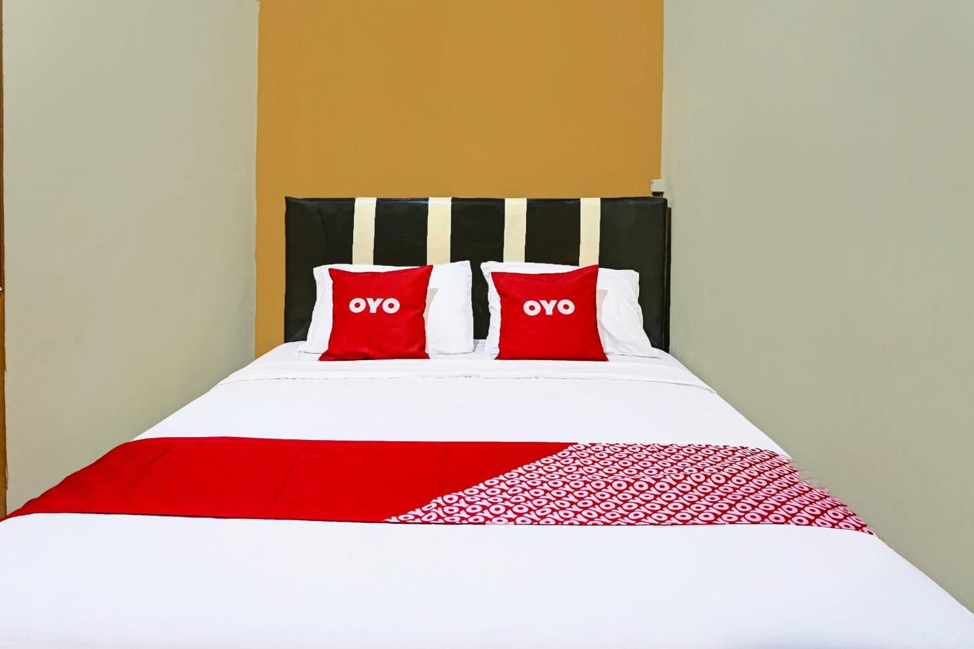 Oyo 91825 Ayu Lestari Homestay Nganjuk Kültér fotó