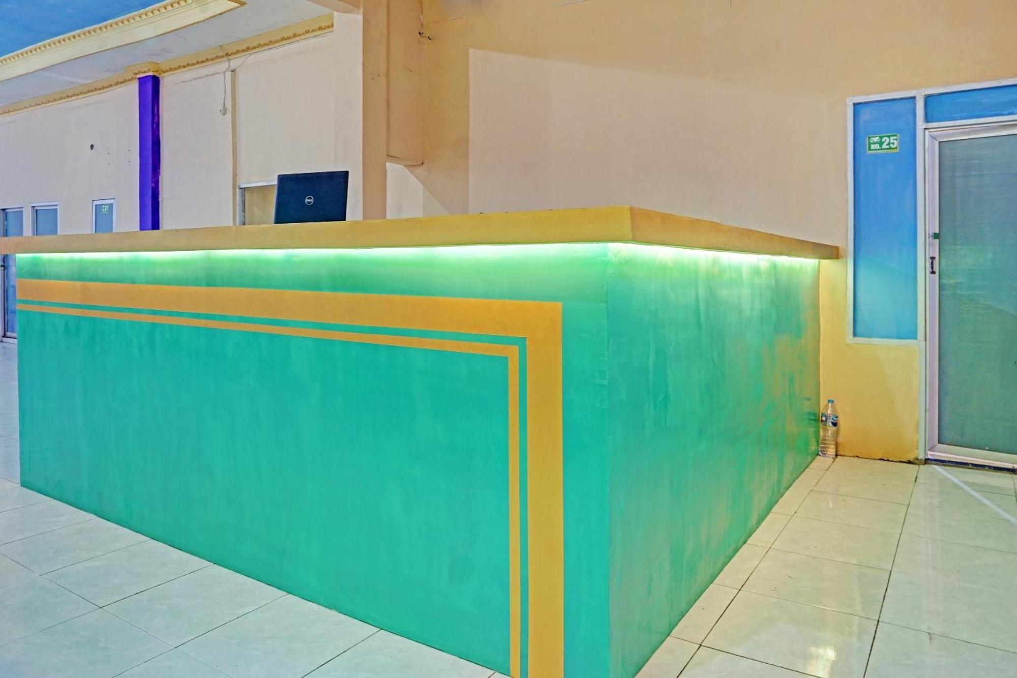 Oyo 91825 Ayu Lestari Homestay Nganjuk Kültér fotó