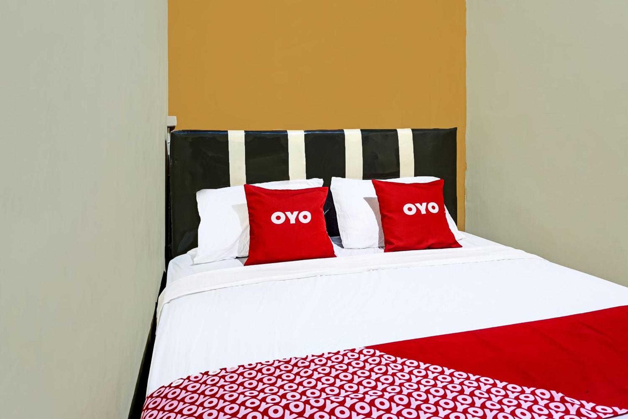 Oyo 91825 Ayu Lestari Homestay Nganjuk Kültér fotó
