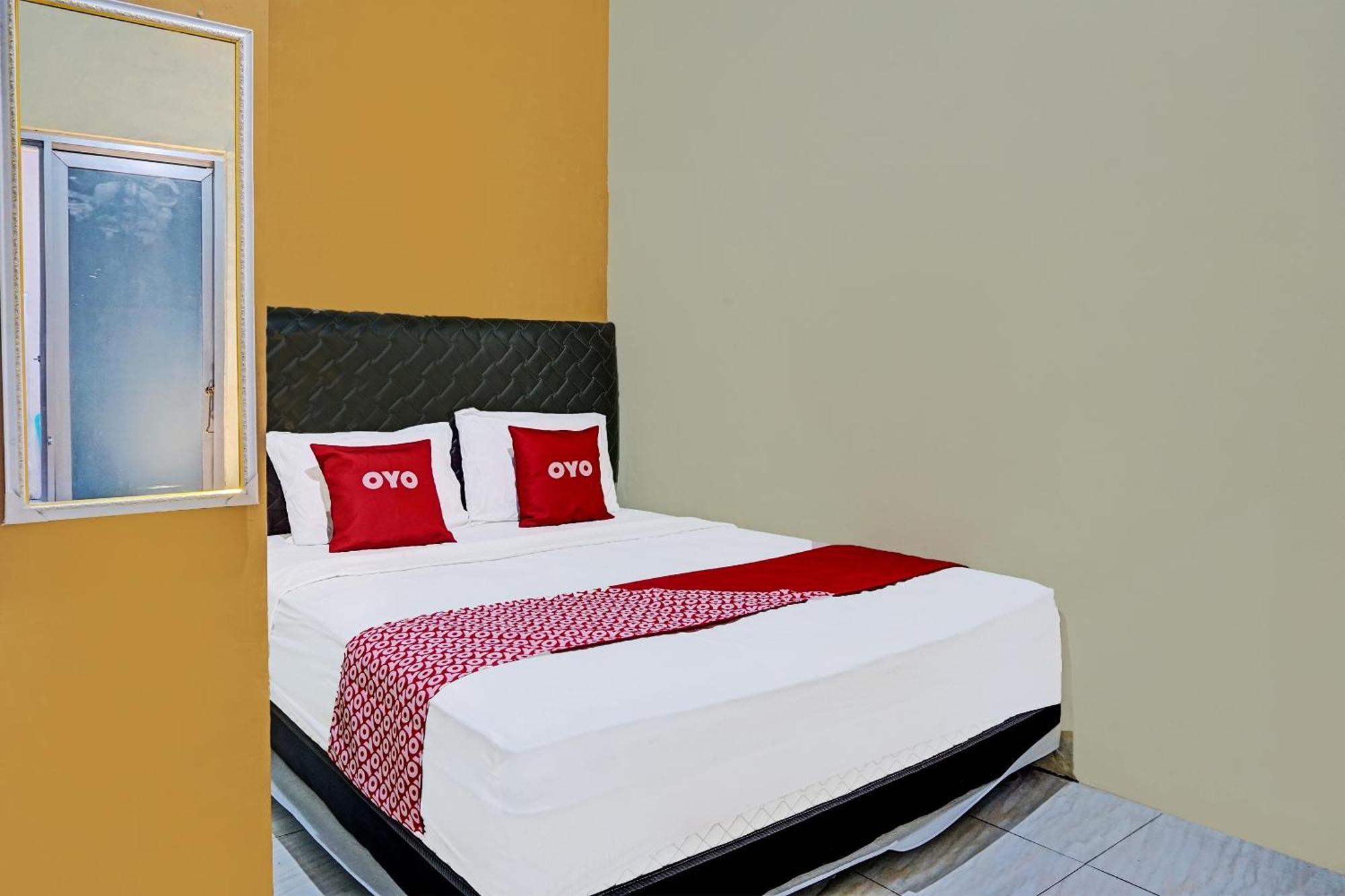 Oyo 91825 Ayu Lestari Homestay Nganjuk Kültér fotó