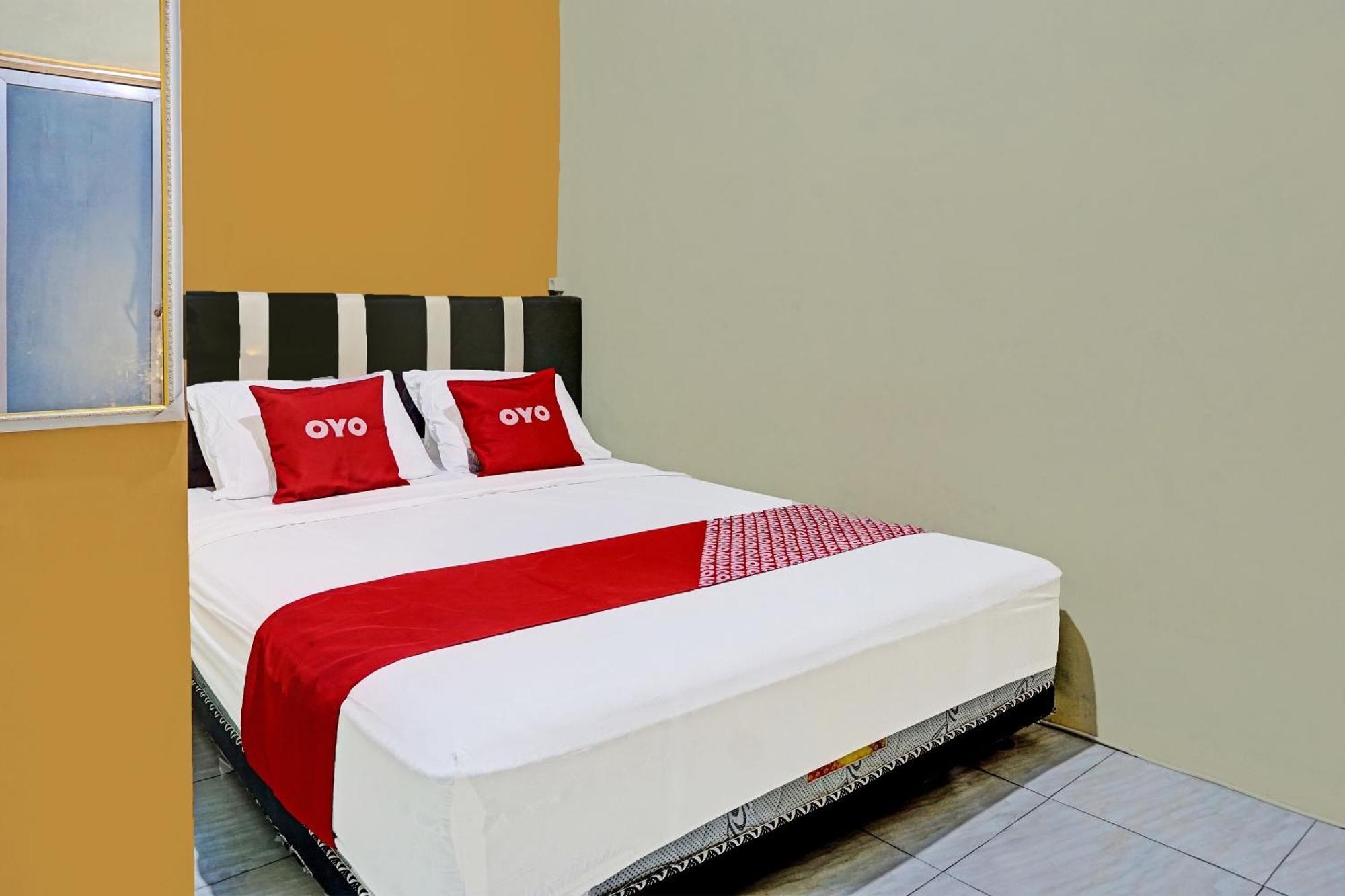 Oyo 91825 Ayu Lestari Homestay Nganjuk Kültér fotó
