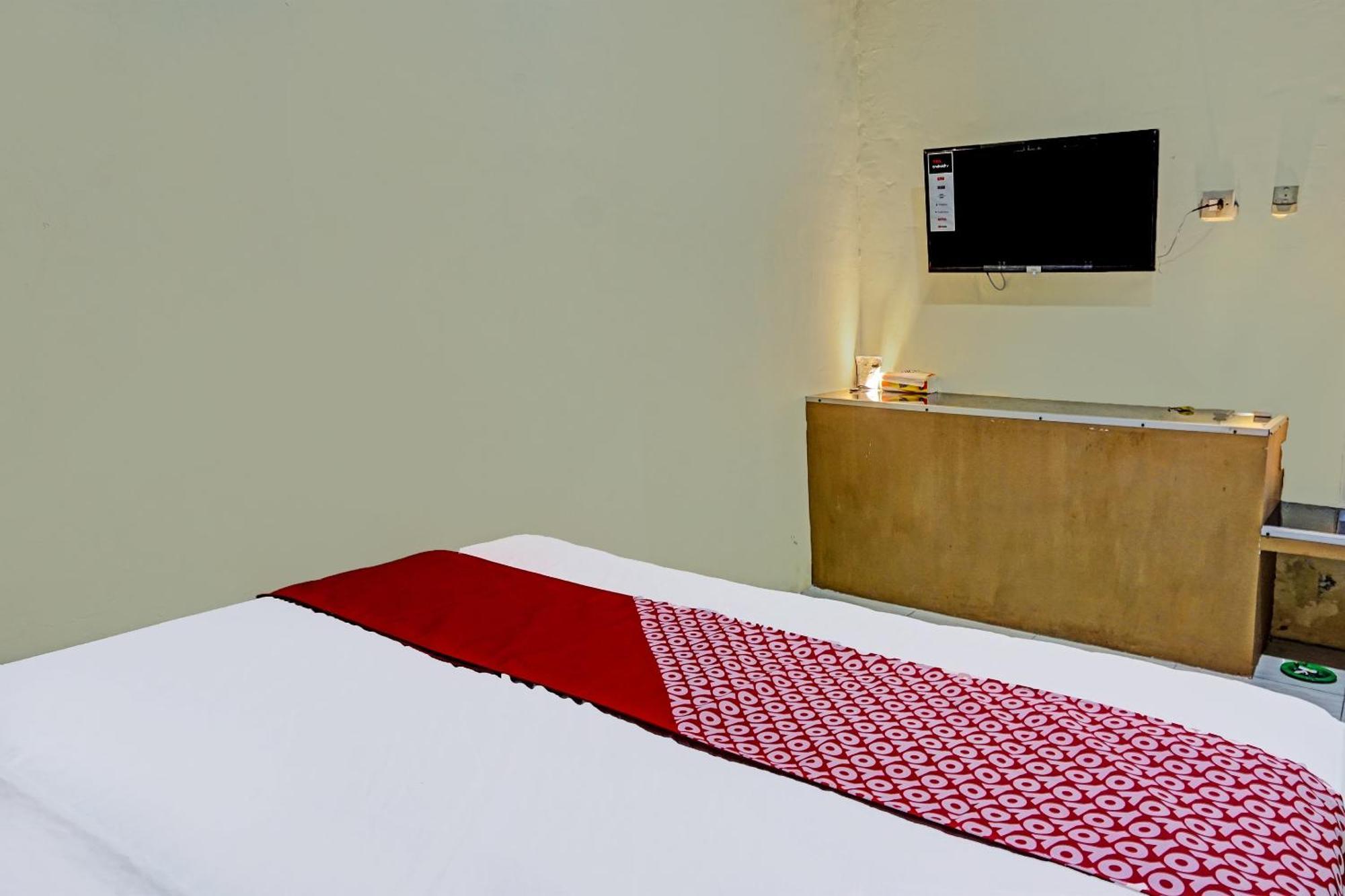 Oyo 91825 Ayu Lestari Homestay Nganjuk Kültér fotó