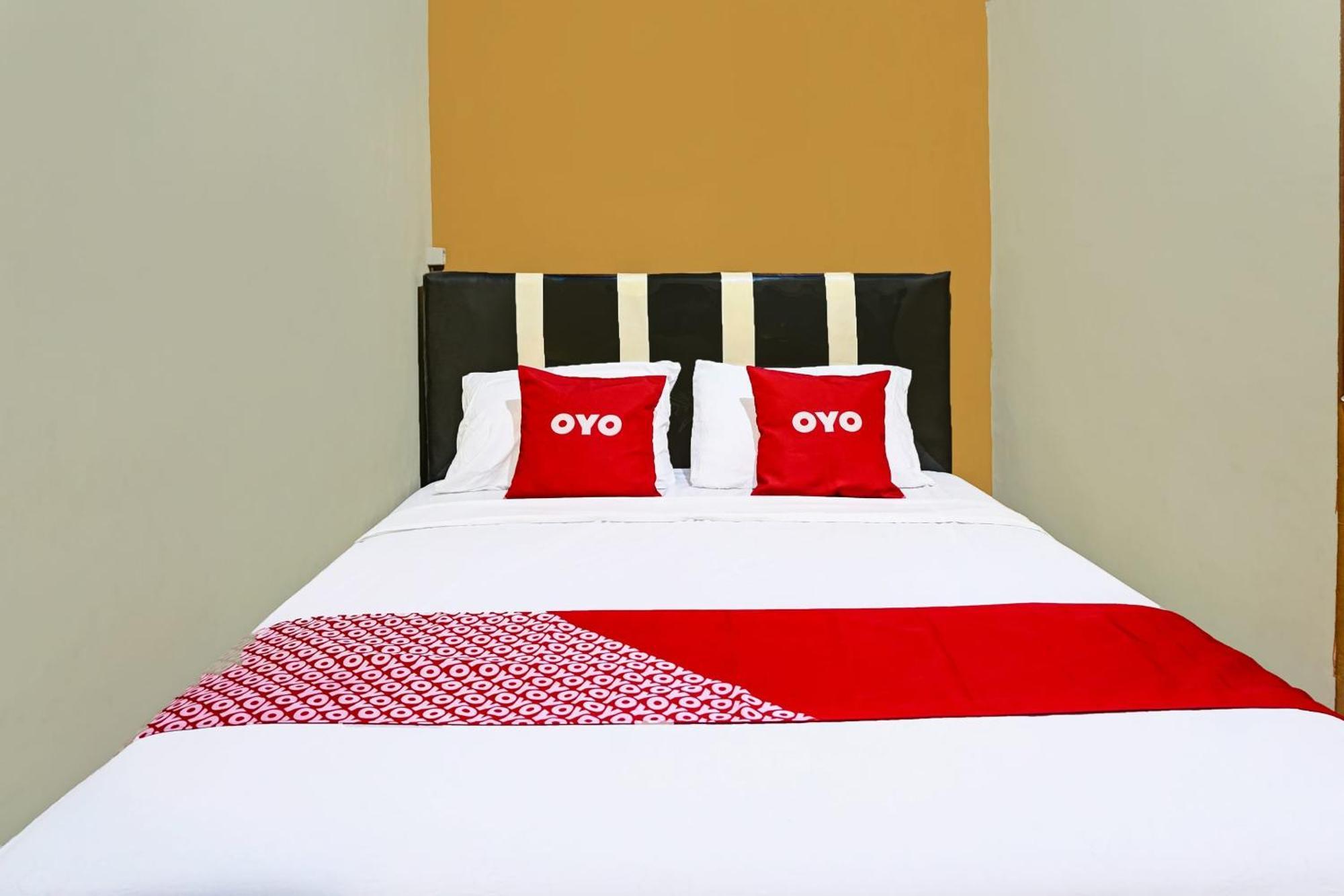 Oyo 91825 Ayu Lestari Homestay Nganjuk Kültér fotó
