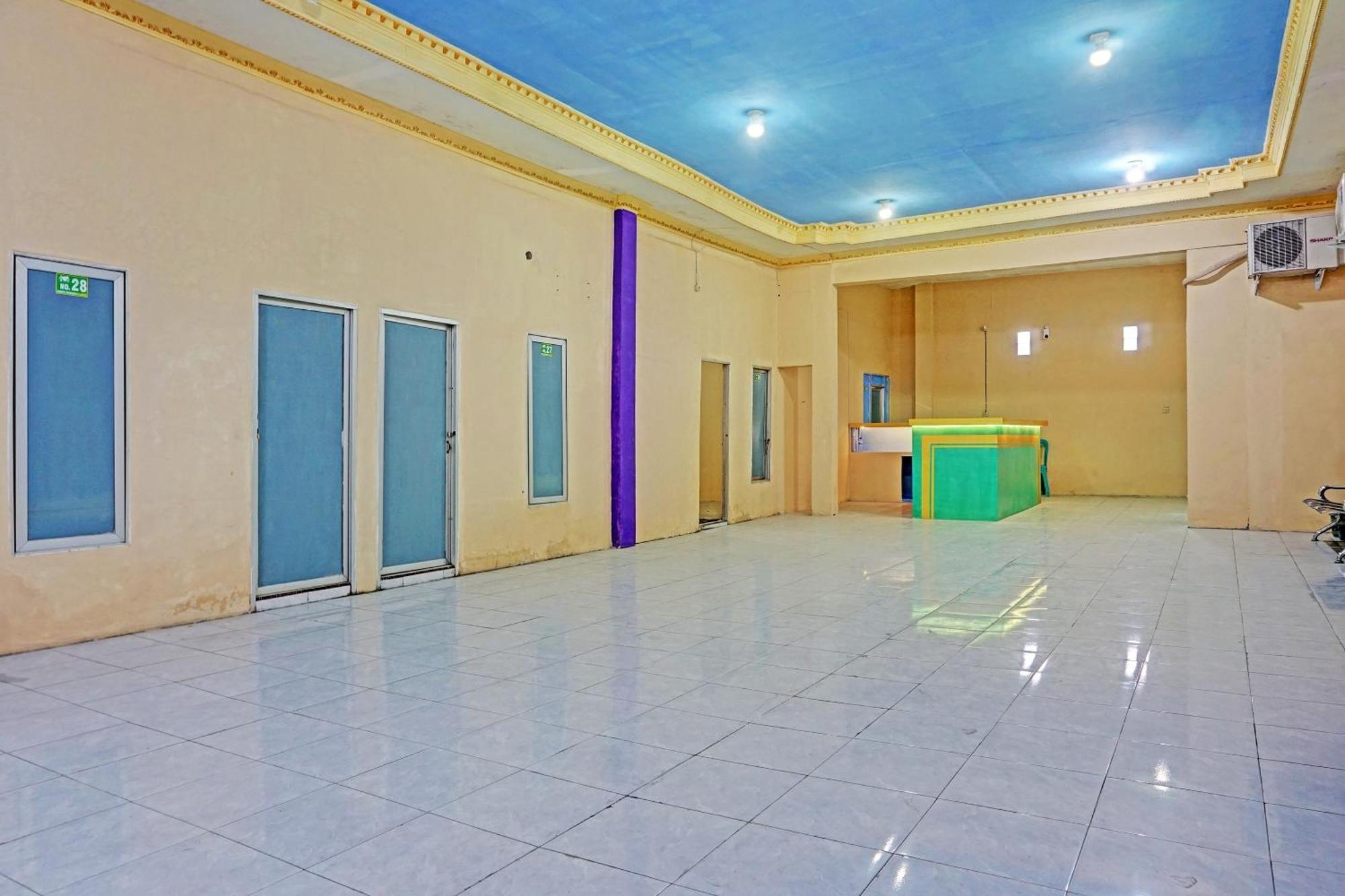 Oyo 91825 Ayu Lestari Homestay Nganjuk Kültér fotó