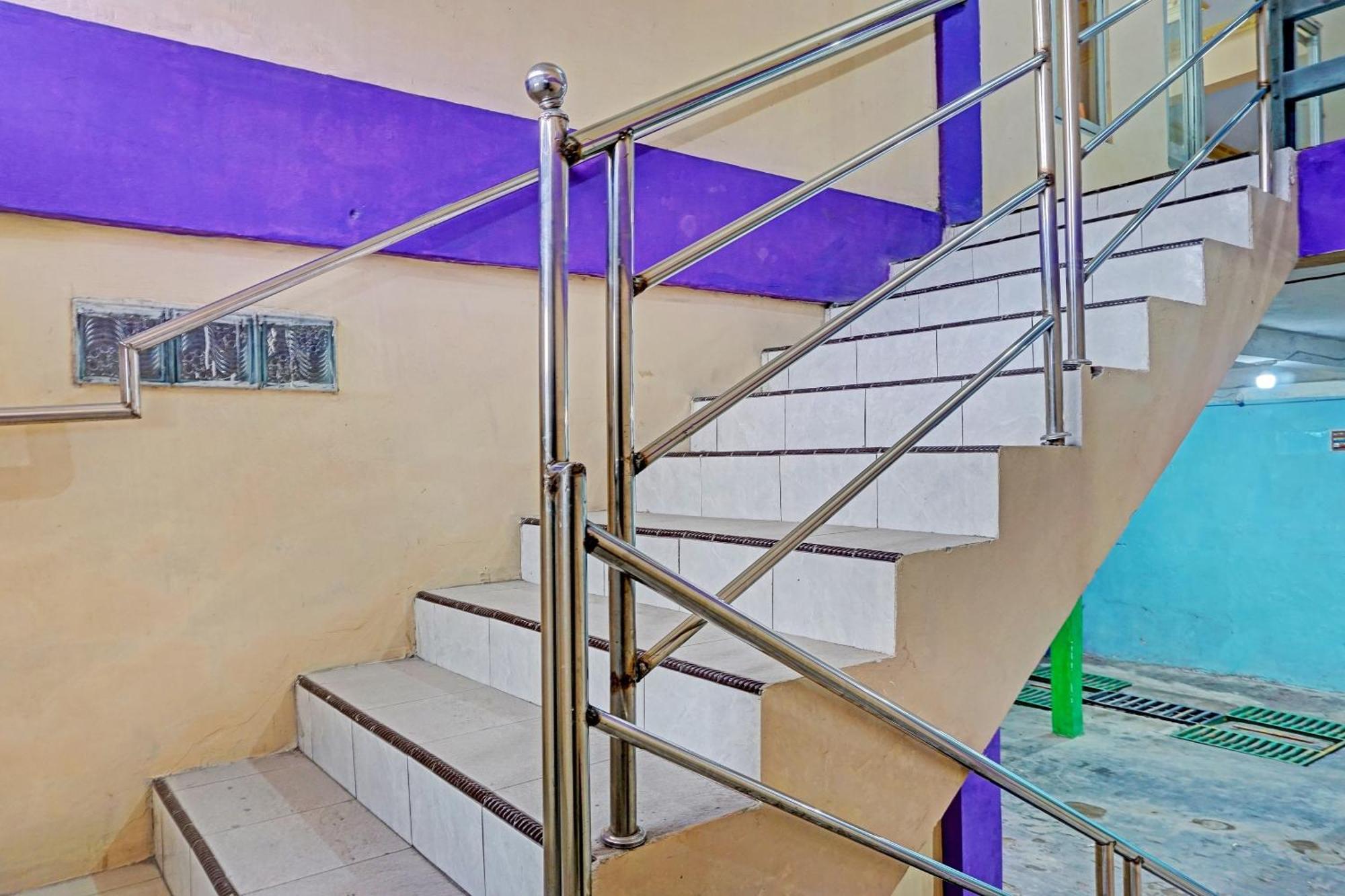 Oyo 91825 Ayu Lestari Homestay Nganjuk Kültér fotó