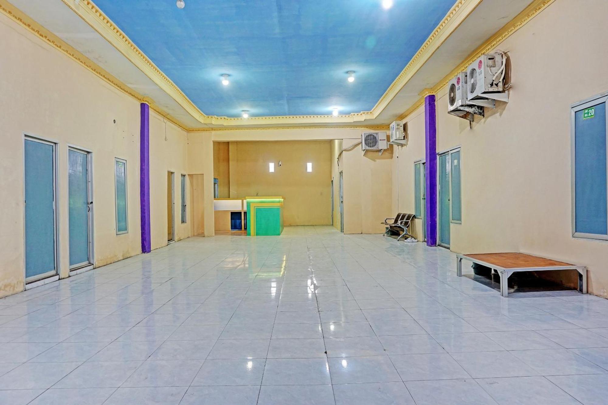 Oyo 91825 Ayu Lestari Homestay Nganjuk Kültér fotó